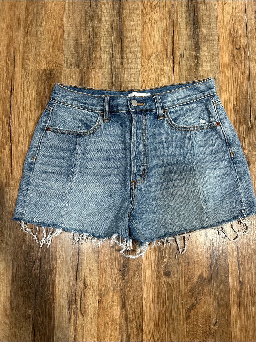 Cello  women’s Light Blue Relaxed Denim  Jeans Shorts Sz Lg